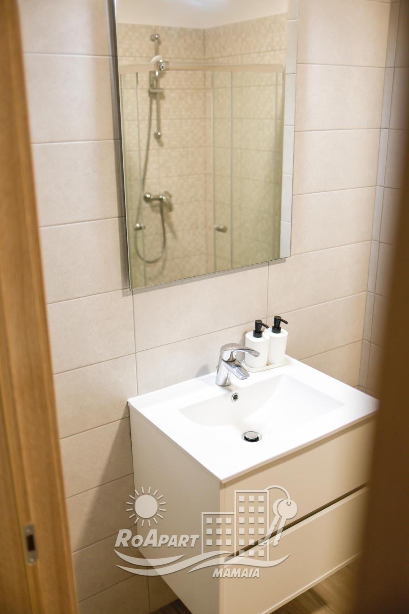 Apartment Roapart- De Lux Cu Si Mare La 2 Min De Plaja Mamaia